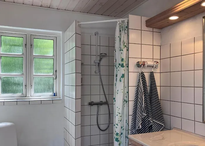 2 Bedroom Beautiful In Дом отдыха *
